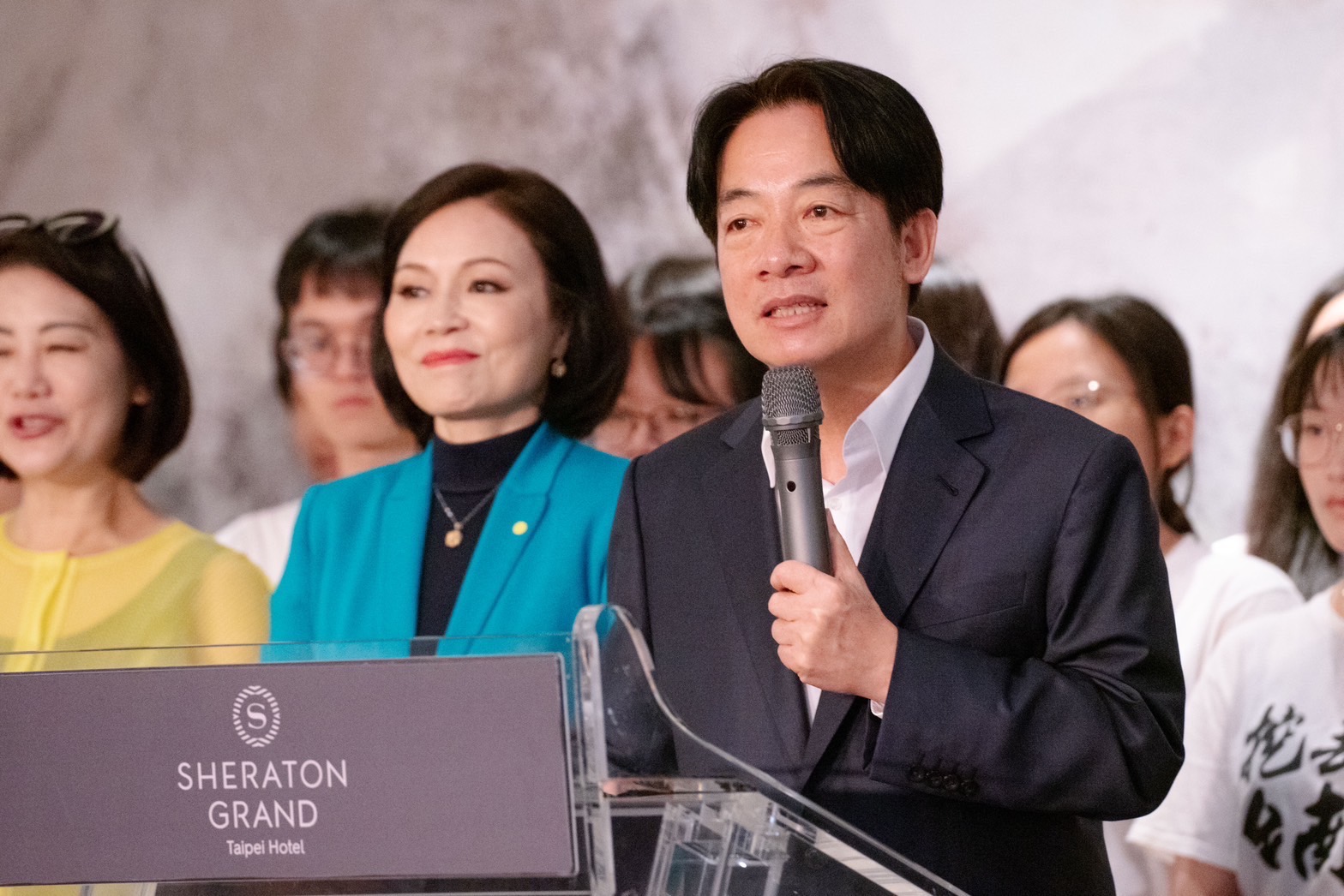 民進黨總統參選人賴清德10日出席台北市台南市同鄉會大會時，呼籲台南鄉親要協助台灣繼續走在民主的道路上。(賴清德競辦提供)