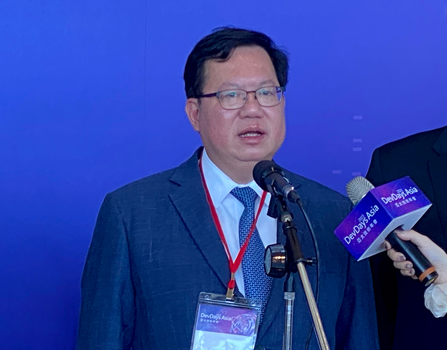 行政院副院長鄭文燦11日出席第8屆「DevDays Asia亞太技術年會」時，回應媒體詢問中正紀念堂的轉型問題。(吳琍君攝)