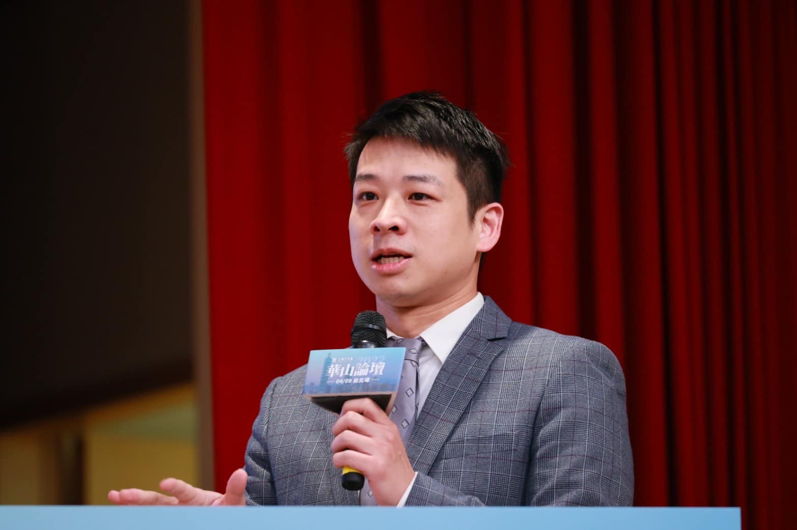 民眾黨副秘書長許甫柯文哲透露，柯文哲將在13日召開記者會，宣布民眾黨率全球政黨之先，找來勤業眾信作為公正第三方平台，未來黨員皆可透過平台舉報不法情事。(圖：許甫臉書)
