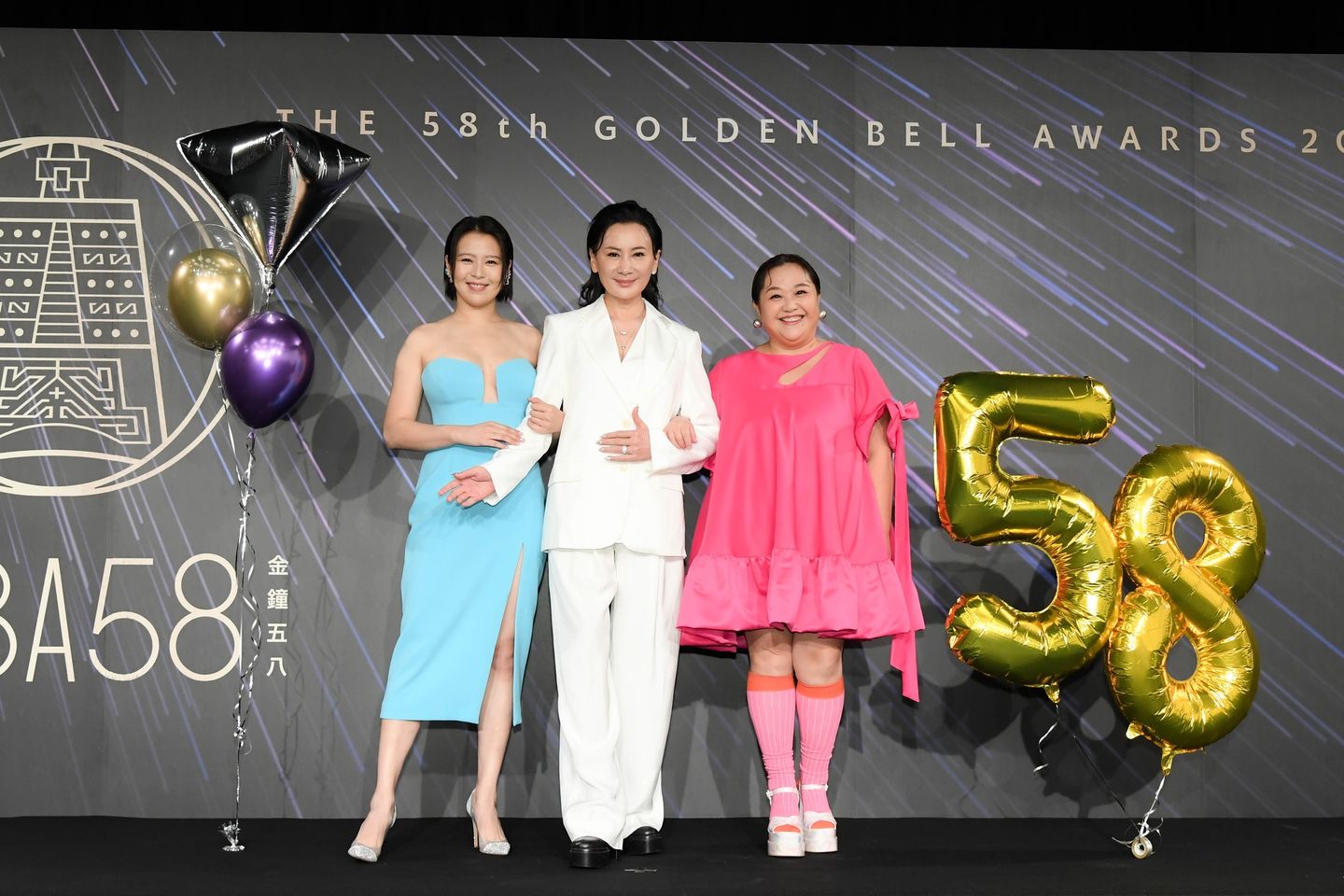 第58屆電視金鐘獎主持人劉品言（左起）、陳亞蘭、鍾欣凌同台亮相。（三立提供）