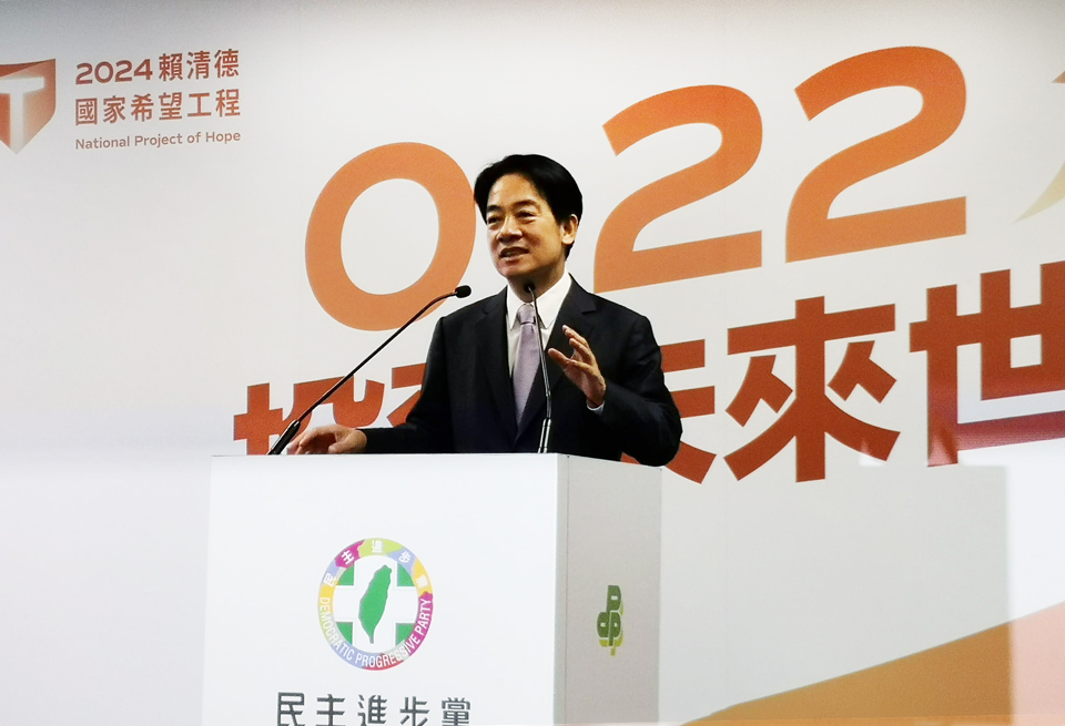 民進黨總統參選人賴清德12日拋出「0-22投資未來世代」政見，強調將建立全方位社會支持體系，投資國家未來世代。（劉玉秋攝）