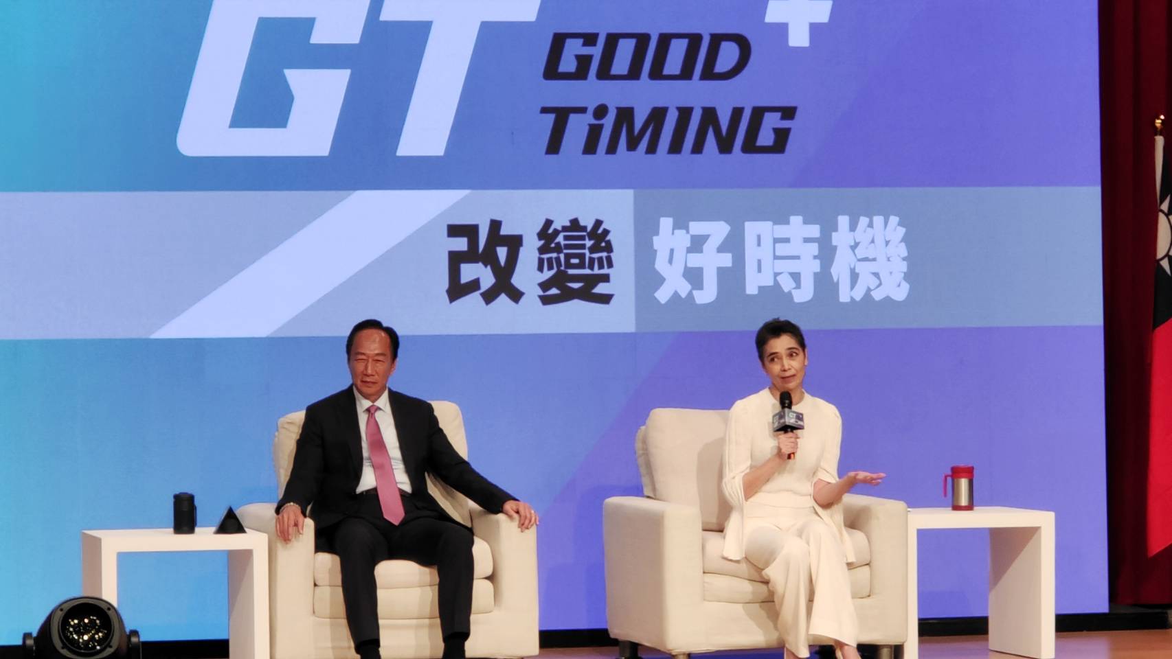 藝人賴佩霞擔任鴻海集團創辦人郭台銘的副手，她表示會陪郭台銘走到底。(王韋婷攝)