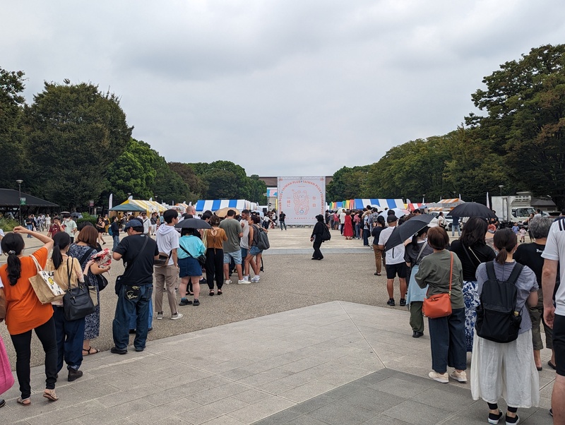 TAIWAN PLUS 2023 文化祭16日於日本東京上野公園開跑，開放入場前就出現約50公尺長的排隊人潮。 (圖：中央社)