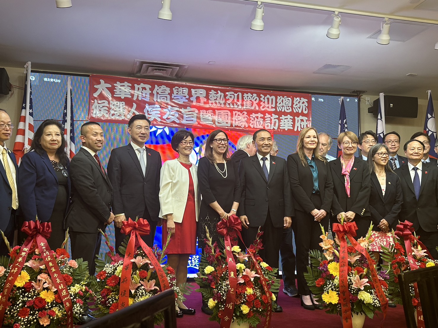 正在訪美的國民黨總統參選人侯友宜，在美東時間17日晚間參加大華府地區僑界晚宴，美國在台協會(AIT)主席羅森柏格也出席與會。(趙婉淳攝)