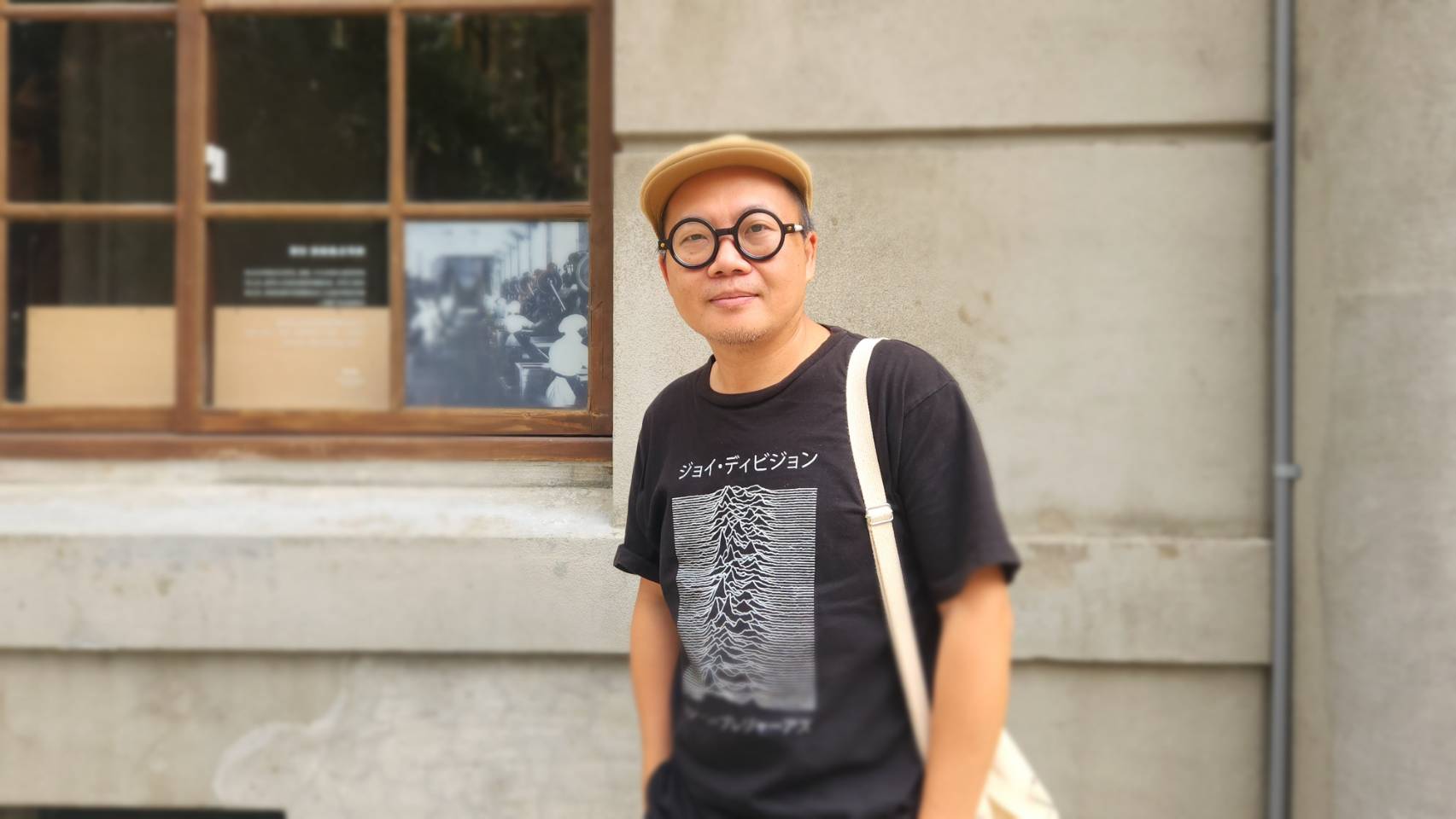 香港詩人廖偉棠接受央廣專訪，他說自己是憤怒中年，「關於香港，該說的話還是要說」！(江昭倫 攝)