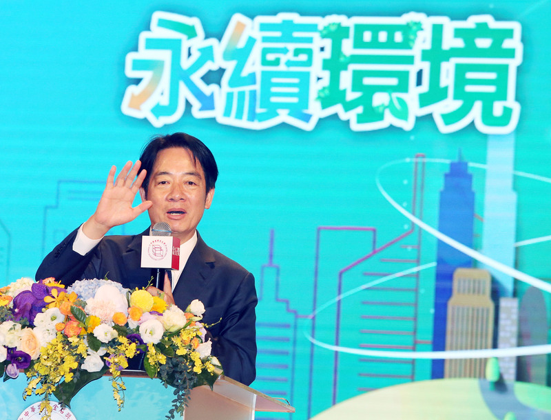 副總統賴清德20日晚間出席「第31屆中華建築金石獎頒獎典禮」，致詞時期盼獲獎建築業者能協助政府，共同解決都市更新、淨零轉型、人口老齡化等3項重大社會問題。 (圖：中央社)