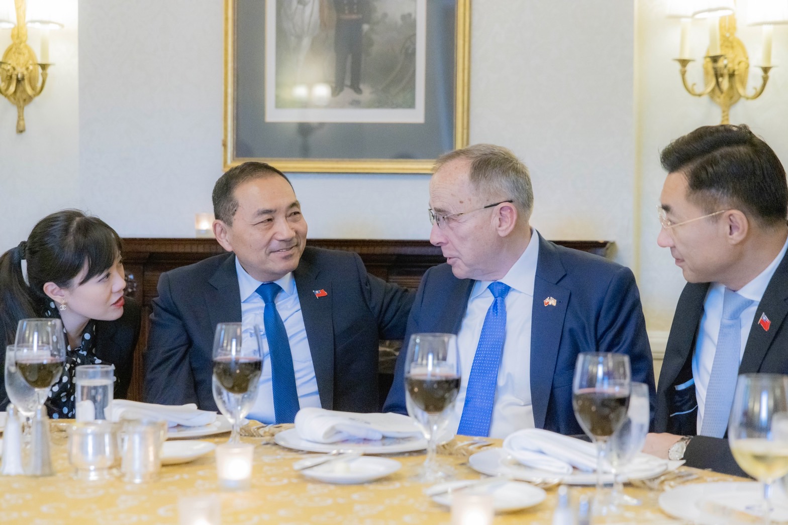 侯友宜在美東時間18日晚間，與包括美國國安會、國防部、及海軍陸戰隊將領等政府前軍職及文職人員會面。(侯友宜競選辦公室提供)