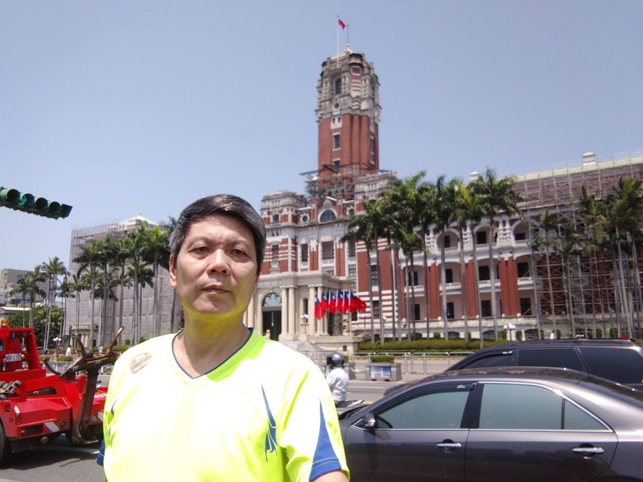 中國異議人士陳思明2019年曾來台灣短期旅遊，參觀總統府還見到小英總統，令他難忘。(圖取自陳思明推特)