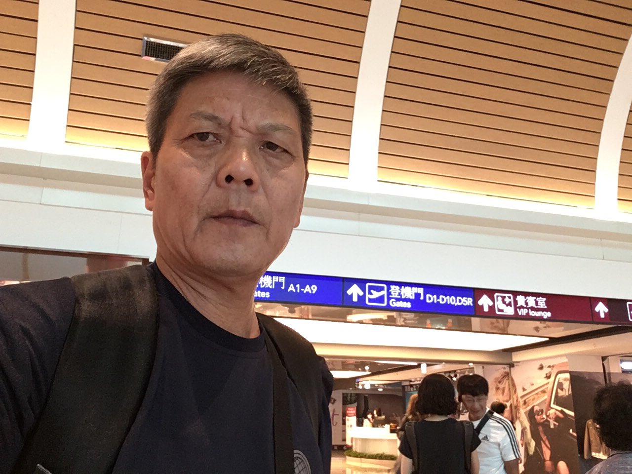 中國維權人士陳思明在台灣跳機後，目前仍滯留在桃園國際機場管制區。(圖取自陳思明推特)