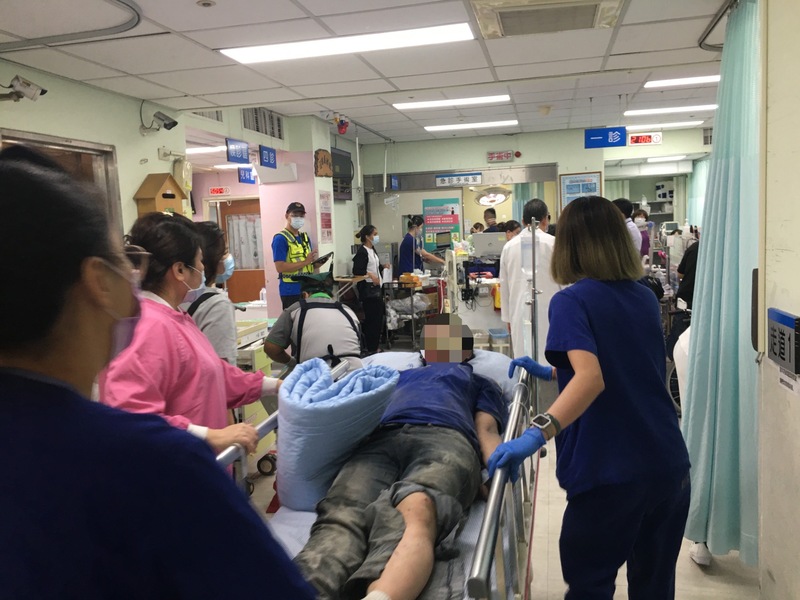 屏東明揚國際公司22日傍晚發生火警，引發爆炸意外，導致嚴重傷亡，縣府啟動大量傷患機制。（屏基提供） (圖：中央社)