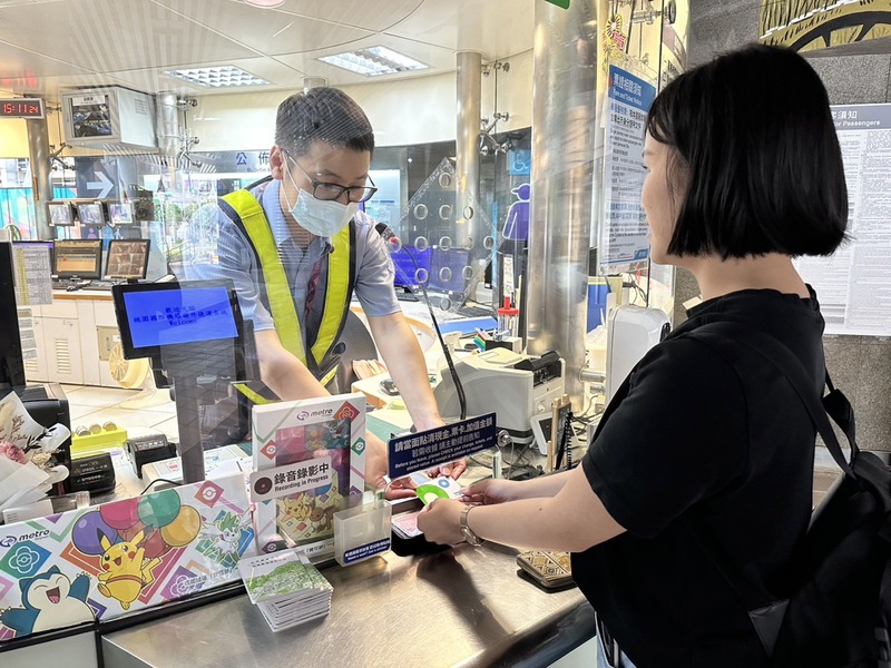 桃園捷運公司23日表示，25日起民眾可至桃園機場捷運線A7體育大學站至A22老街溪站（不含A20興南站）詢問處，持悠遊卡、一卡通購買「桃竹竹」或「桃竹竹苗」定期票。（桃園捷運公司提供）中央社記者葉臻傳真  112年9月23日 (圖：中央社)