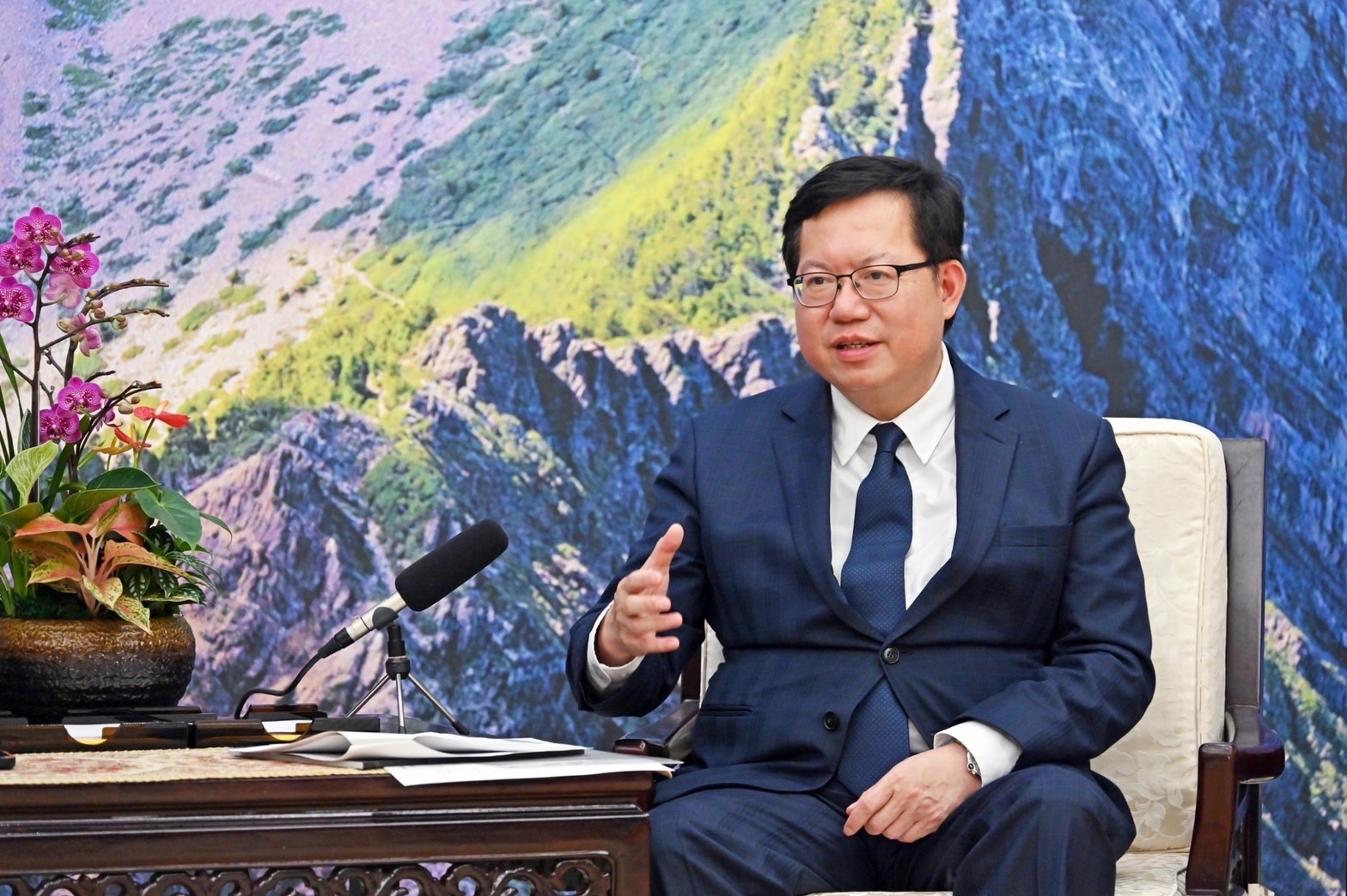 行政院副院長鄭文燦31日表示，台中捷運藍線核定過程不是政治卡關，而是以專業分析，中央地方合作解決問題，避免了一項可能是關鍵錯誤的設計。(圖:行政院提供)