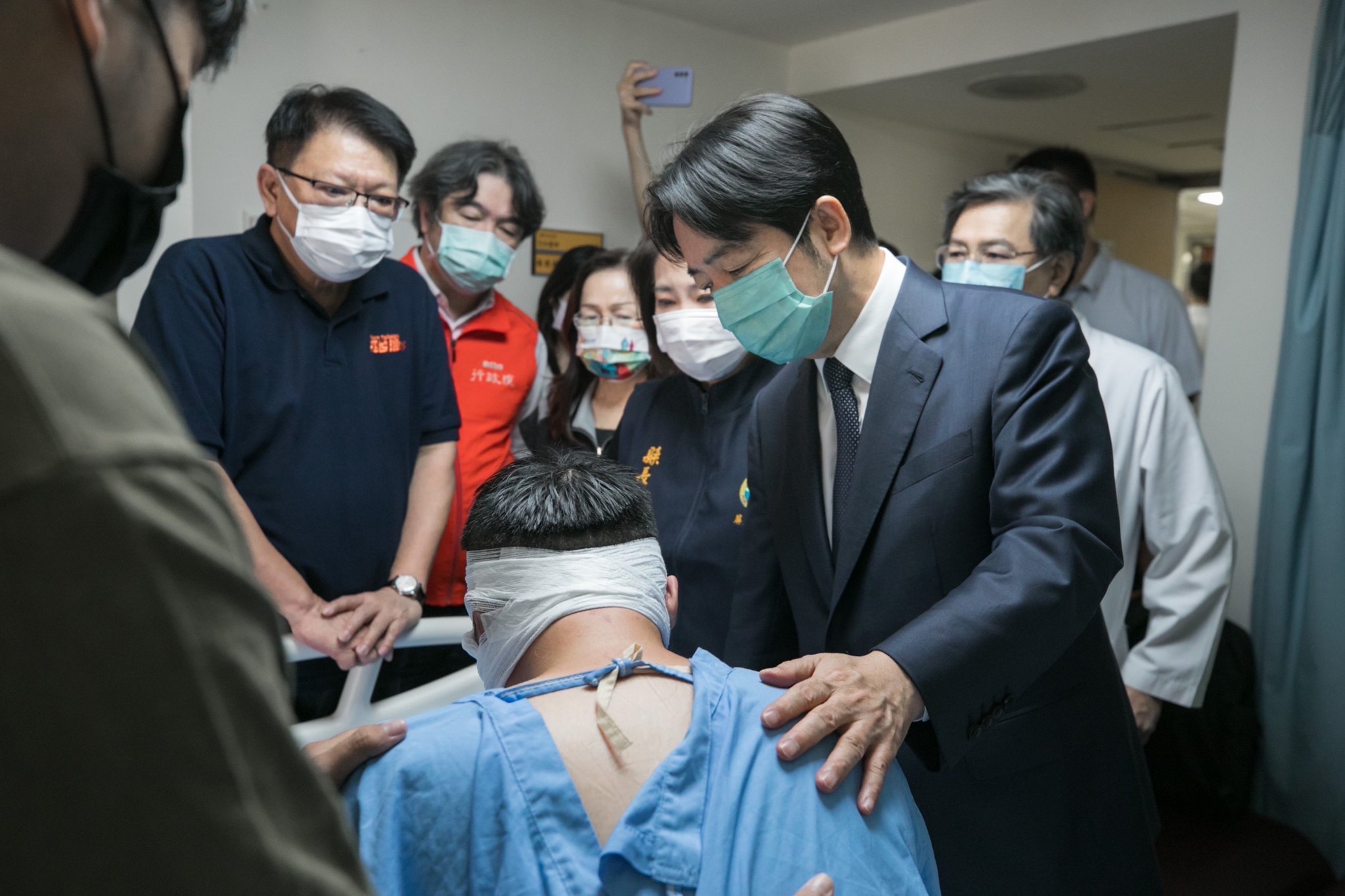 副總統賴清德24日上午南下探視火警事故傷患及慰問罹難者家。(圖：總統府Flickr))
