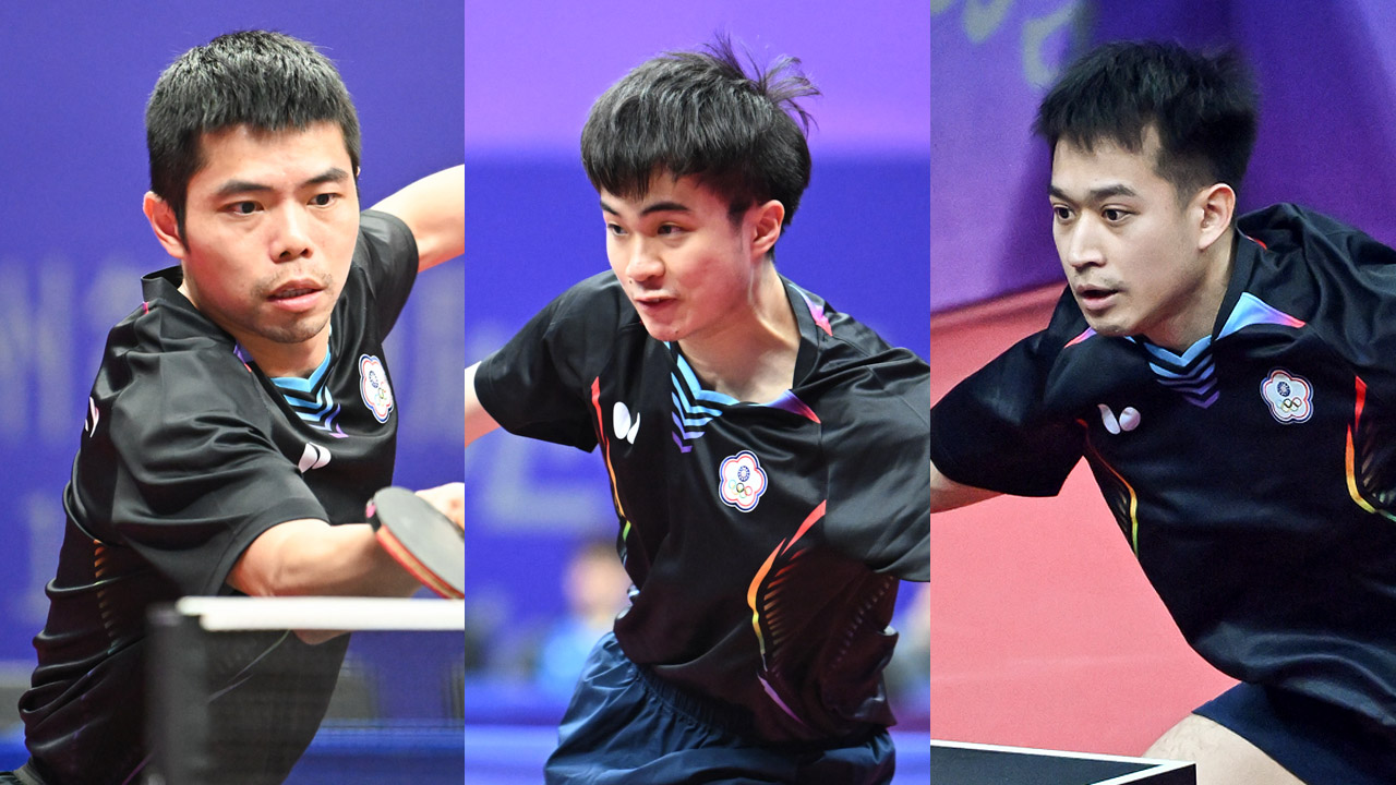 在莊智淵(左起)、林昀儒、廖振珽3人聯手壓制下，台灣桌球男團24日晚間以3:0直落三擊退香港，拿下杭州亞運四強門票。(中華奧會提供)