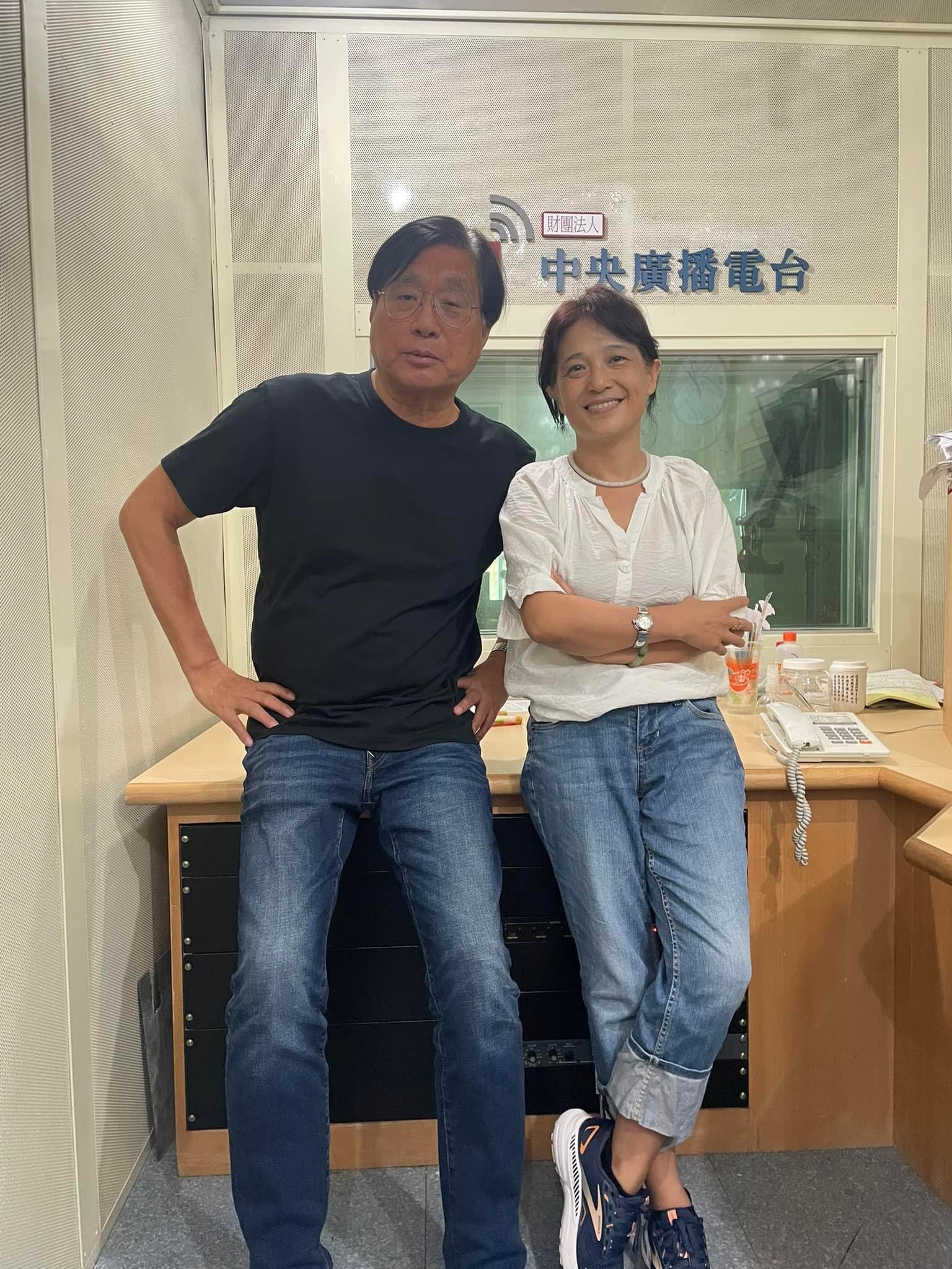 中國公益人士珍珠(何培蓉)接受央廣主持人楊憲宏專訪(圖：溫金柯)