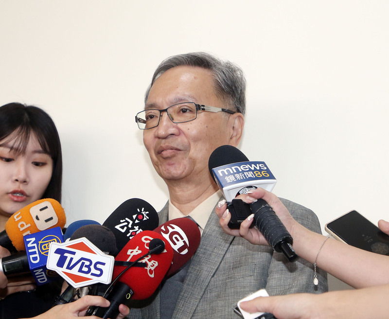 衛福部長薛瑞元13日在立法院受訪時表示，進口美豬業者換標籤是「標示不實」，不是「洗產地」。(資料照/圖：中央社)