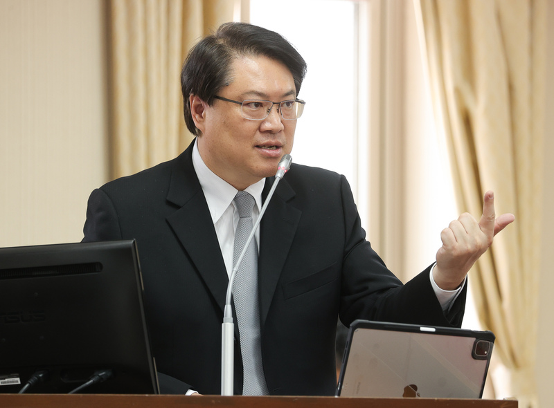 內政部長林右昌13日在立法院備詢表示，政府會擴大消防員的結社權，將從公務人員協會法處理，並放寬相關協商。 (資料照/中央社)