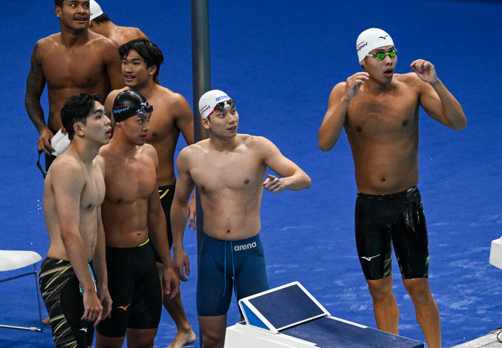 杭州亞運游泳項目26日晚間進行男子4x100公尺混合式接力決賽，台灣隊雖然無緣獎牌，但游出3分38秒35、排名第4，打破全國紀錄。（中華奧會提供）