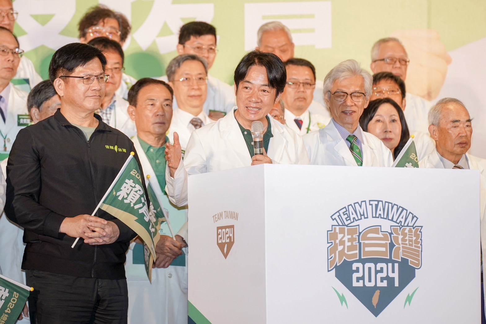 賴清德1日出席「中部醫師賴清德後援會」成立大會。(賴清德競選辦公室提供)