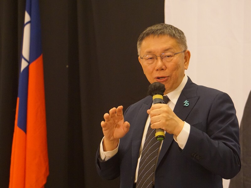 正在訪問美國南加州的民眾黨總統參選人柯文哲，拋出「藍白合」以民調決定，贏的一方為總統候選人，輸的一方推薦副手。(圖：中央社)