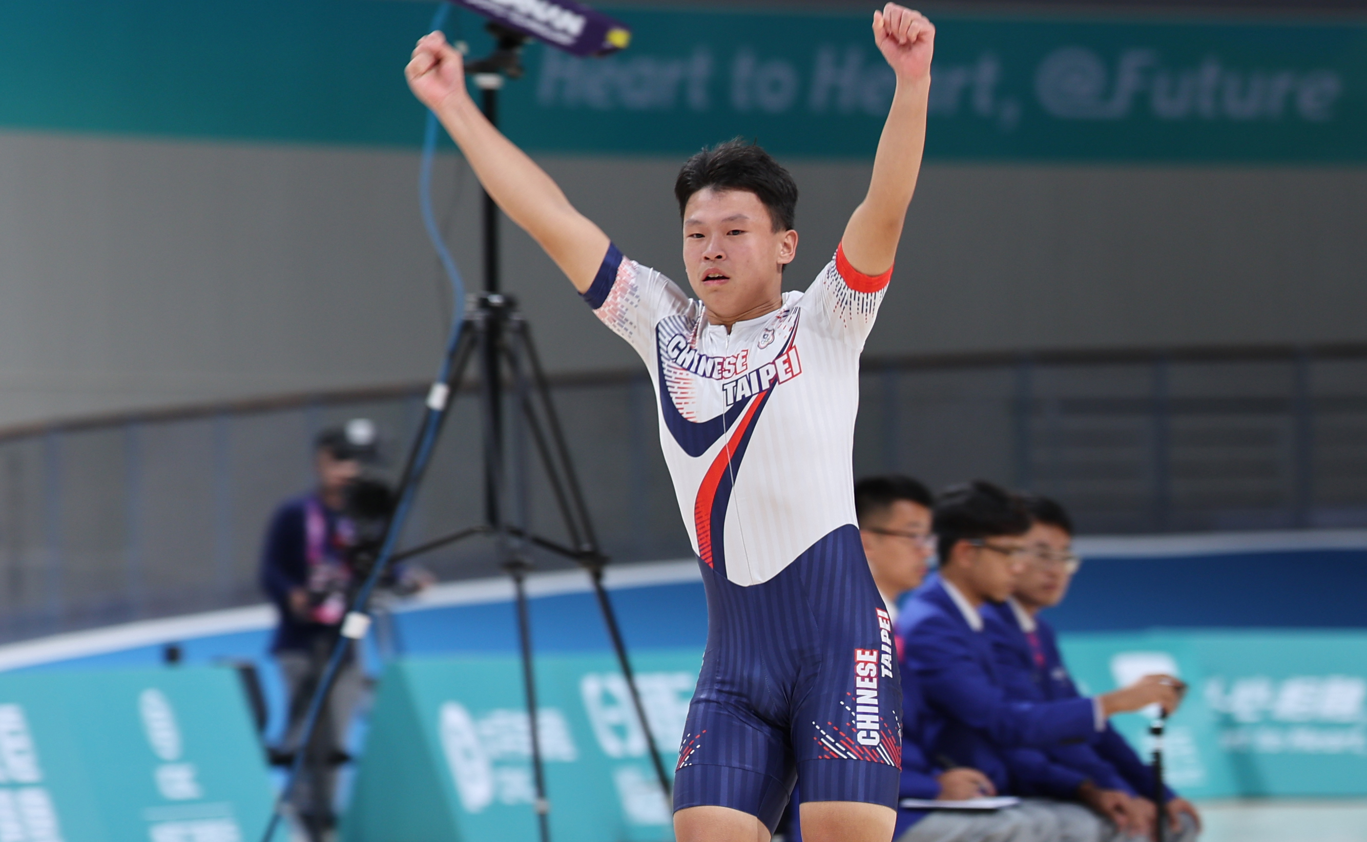 繼5日上午劉巧兮摘下自由式滑輪女子競速過樁賽金牌之後，15歲的台灣滑輪選手王宥鈞下午為台灣奪下男子組金牌。(中華奧會提供)