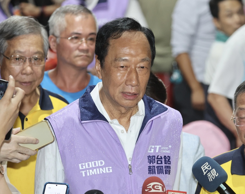鴻海創辦人郭台銘（前）。資料照片。 (圖：中央社)
