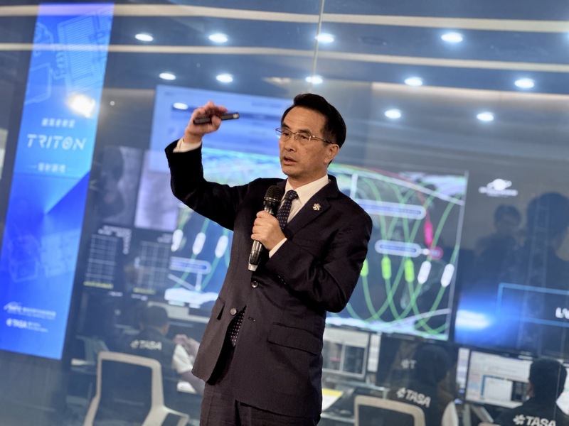 台灣首顆自製氣象衛星獵風者原訂台灣時間7日由法國亞利安公司（Arianespace）的VEGA火箭載運升空，但最終任務取消。國家太空中心主任吳宗信（圖）說，問題不是出在衛星上，具體原因待釐清，可能是發射場或火箭有狀況需排除。(圖：中央社)