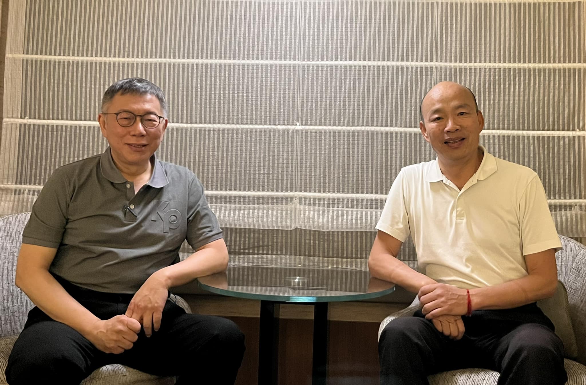 高雄市前市長韓國瑜9日晚上貼出與民眾黨總統參選人柯文哲的合照。 (圖:取自韓國瑜臉書)