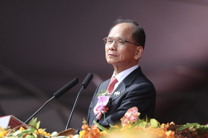中華民國中樞暨各界慶祝112年國慶大會10日在總統府前廣場舉行，擔任國慶籌備委員會主任委員的立法院長游錫堃出席並發表談話。 (圖：中央社)