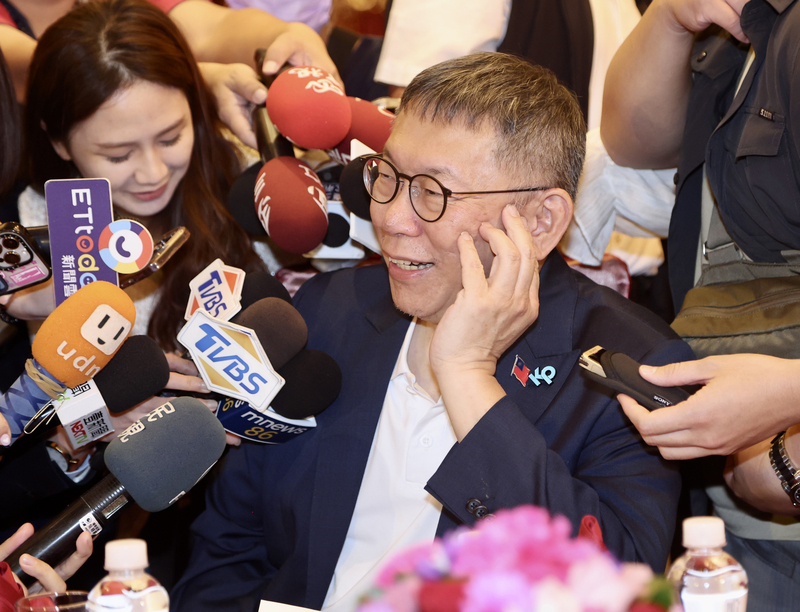 台灣民眾黨總統參選人、黨主席柯文哲11日質疑，侯友宜不辯論也不比民調，「那要幹什麼？」(圖：中央社)