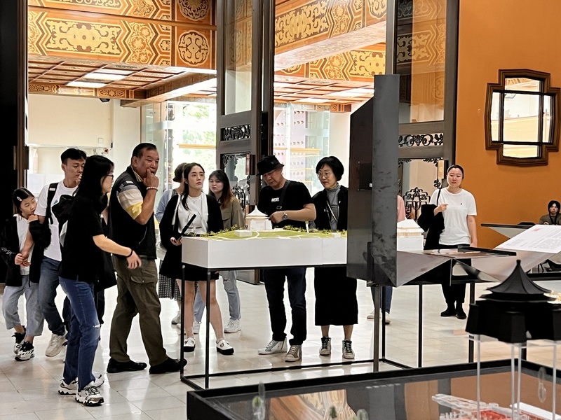 「想像中正紀念堂的100種方式：中正紀念堂園區新願景概念競圖成果展覽」即日起至12月17日移師中正紀念堂中央通廊展出。（文化部提供）