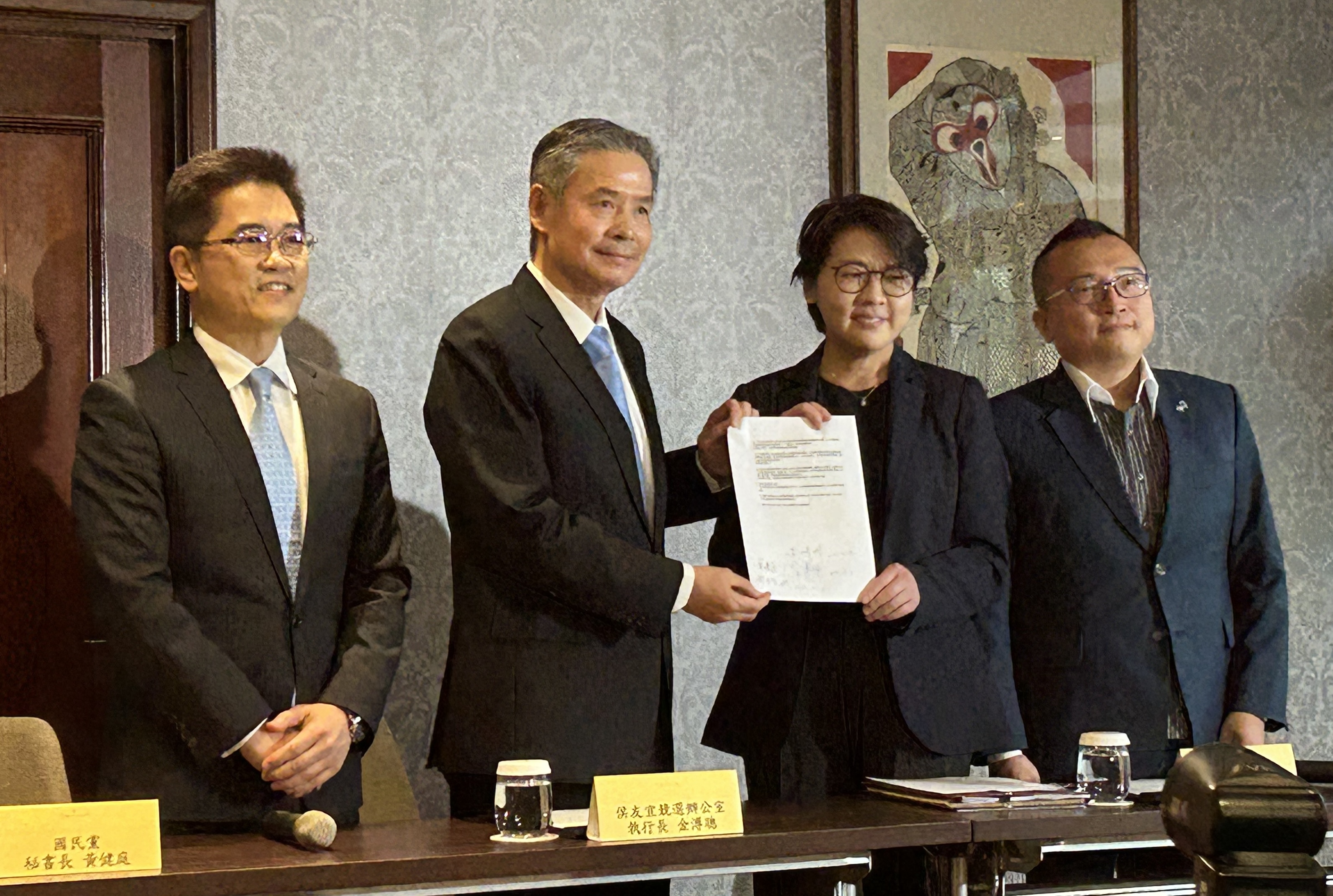藍白合會前會14日達成部分共識，但國民黨推出「美式初選」取代「民調」，恐怕是大變數。(林詠青 攝)