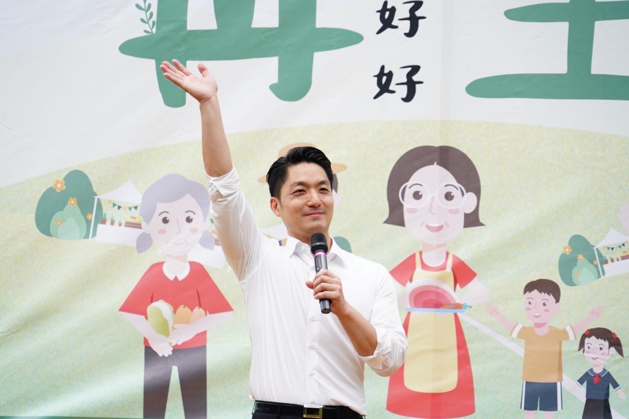 台北市長蔣萬安14日出席北市重陽節系列活動，在受訪時表示「藍白合」只要開始談，都是好事。(北市府提供)