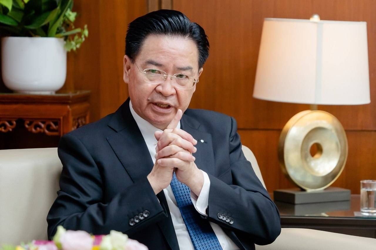 外交部長吳釗燮接受德國「南德日報」(Süddeutsche Zeitung)專訪。(圖:外交部)