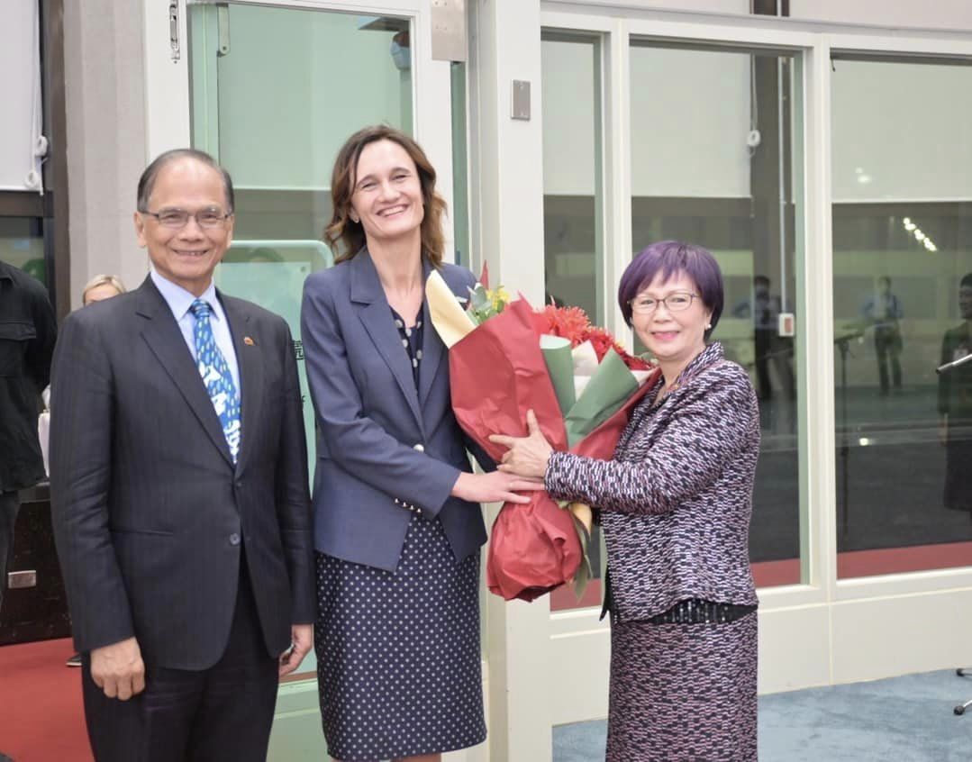 立陶宛國會議長希米利特（Viktorija Čmilytė-Nielsen）今天(22日)抵台，立法院長游錫堃親自接機。(摘自游錫堃臉書)
