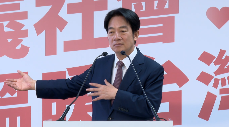 民進黨總統參選人賴清德24日召開國政記者會，被問及綠委趙天麟婚外情與政院副院長鄭文燦影片，賴清德表示，當事人有責任說清楚。(翻攝直播畫面)