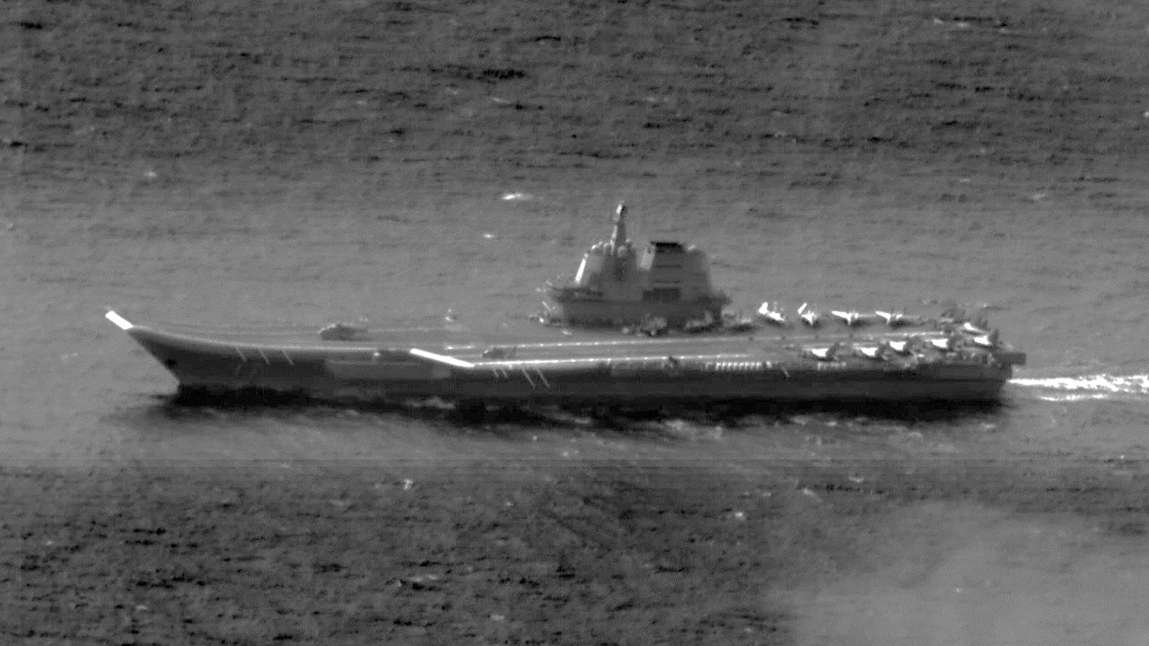 國軍26日針對中共山東號航艦實施航照。(國防部提供)