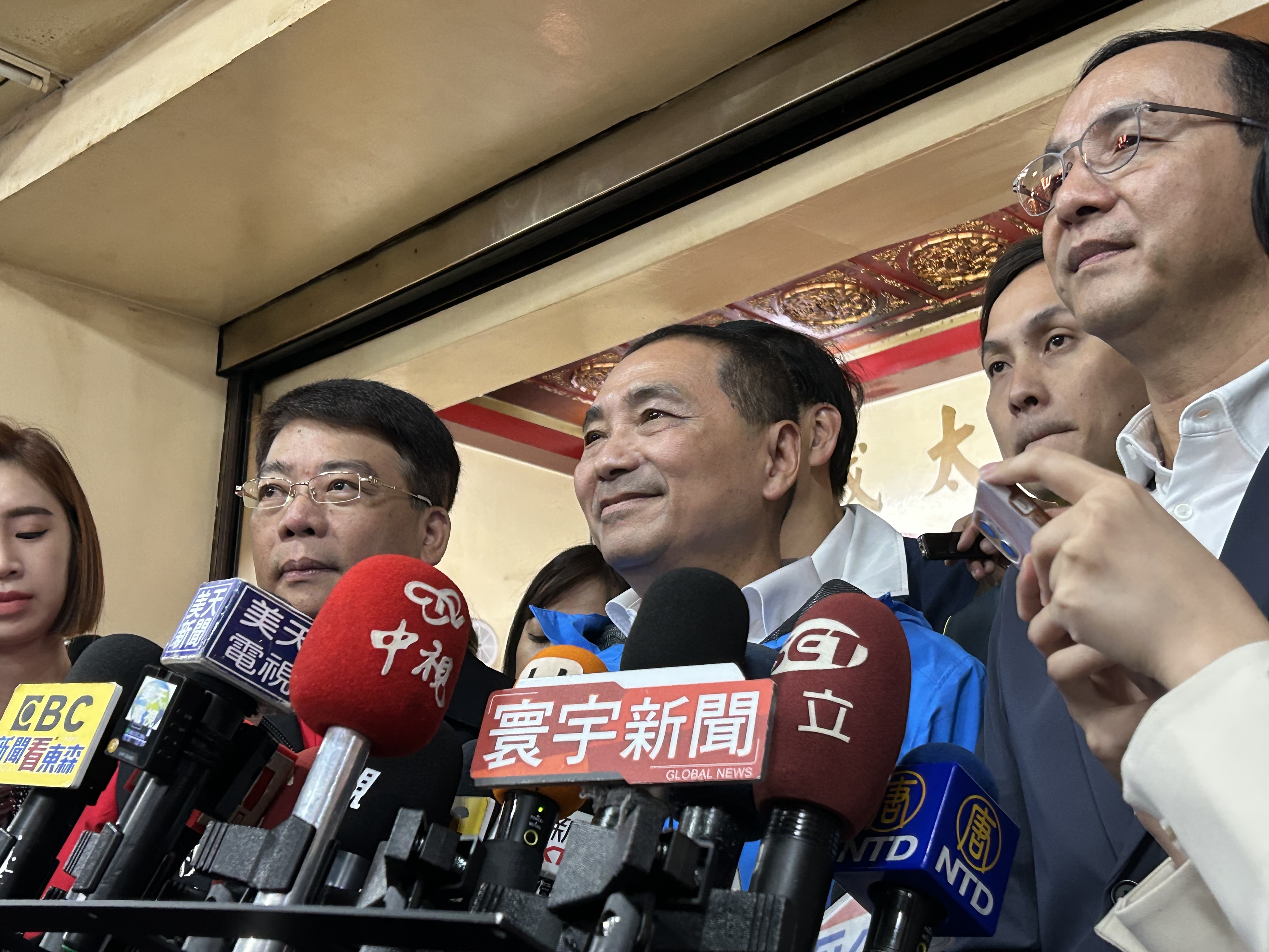 國民黨總統參選人侯友宜28日受訪表示，台灣一旦爆發戰爭，就沒第一線、第二線之分。(林詠青 攝)