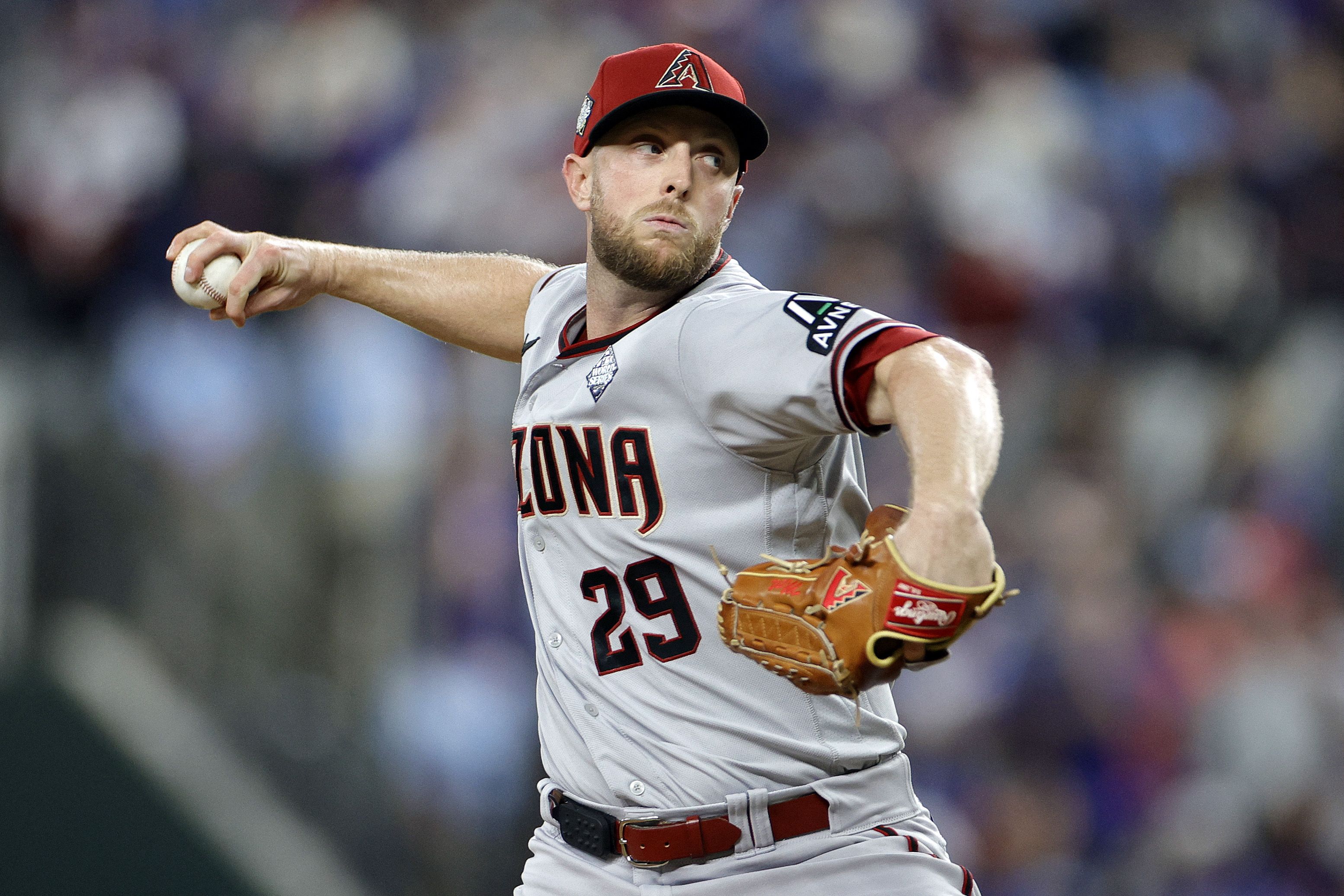 MLB世界大賽第2戰，亞利桑那響尾蛇隊先發投手凱利(Merrill Kelly)7局只失1分，表現稱職。(AFP)