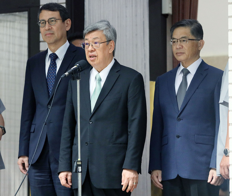 台灣民眾黨不分區立委名單傳可能納入中籍配偶徐春鶯。行政院長陳建仁31日在立法院接受媒體聯訪表示，公民只要符合法規，都能擔任或競選公職，但呼籲各政黨推出的人選，應該要能捍衛中華民國台灣的主權。(圖：中央社)