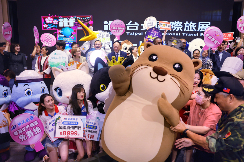 一年一度的ITF台北國際旅展將登場，31日下午在台北美福大飯店舉行展前記者會，配合旅展，旅遊業者祭出優惠，現場吉祥物齊聚一堂，增添熱鬧氣息。(圖：中央社)