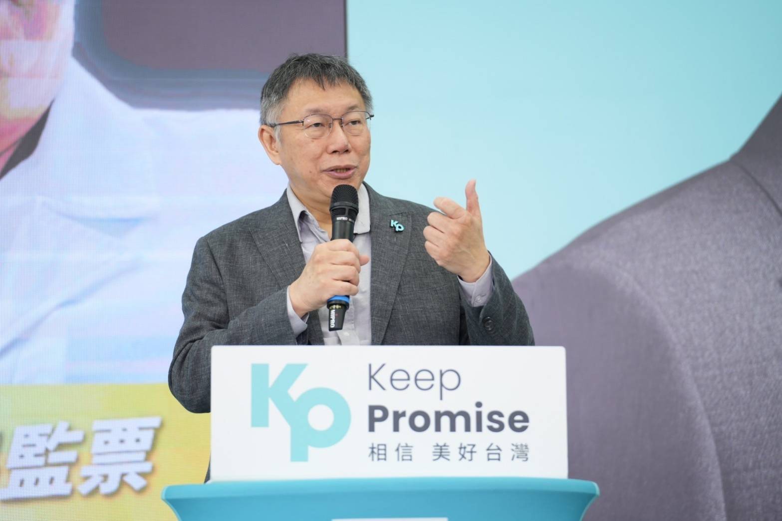 公民團體問到，柯文哲曾說最討厭蚊子、蟑螂、國民黨，但卻決定跟國民黨合作，是誰變了？柯文哲則表示，這題答案就是他更痛恨民進黨。(民眾黨提供)