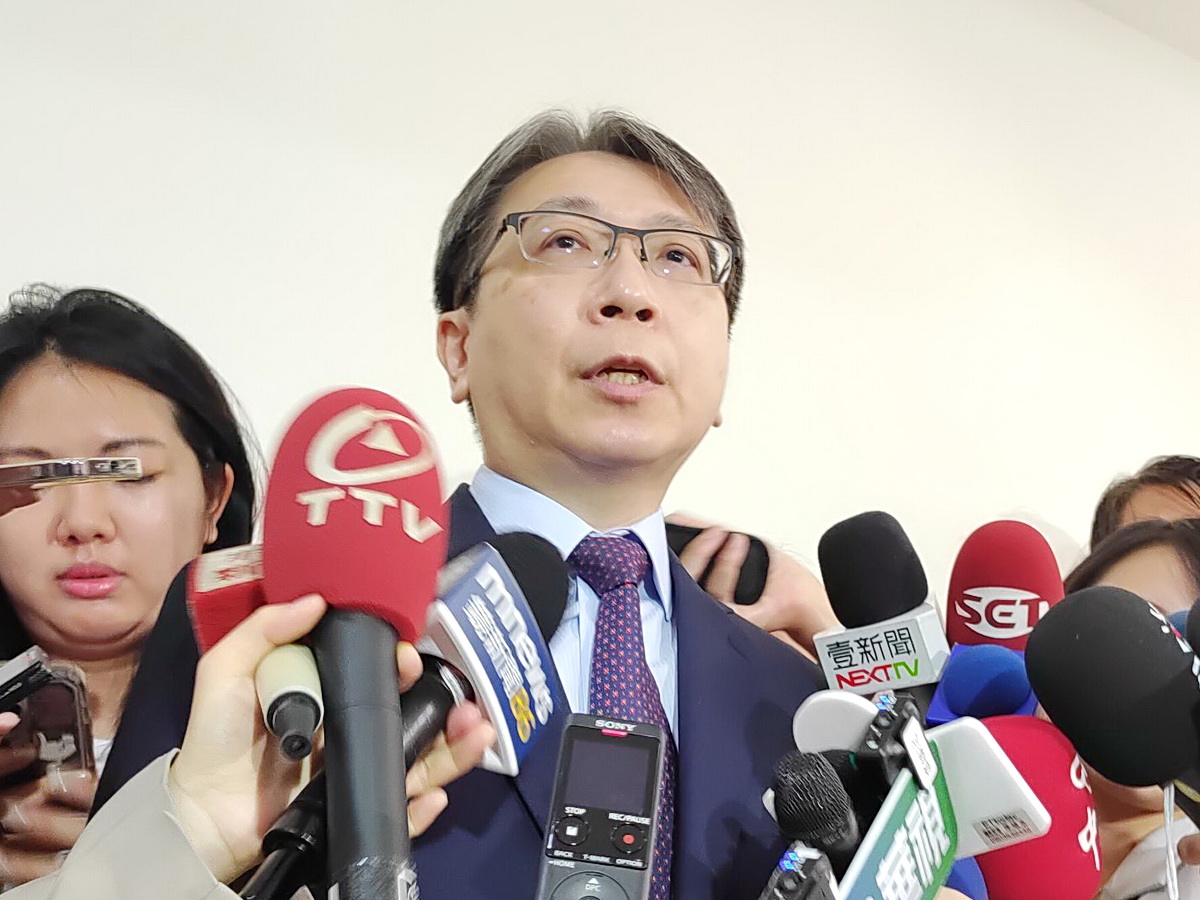 國安局長蔡明彥6日在立法院受訪表示，「安維八號」預定9日舉行成軍典禮，向各界展現訓練成果 (央廣記者王照坤 攝)