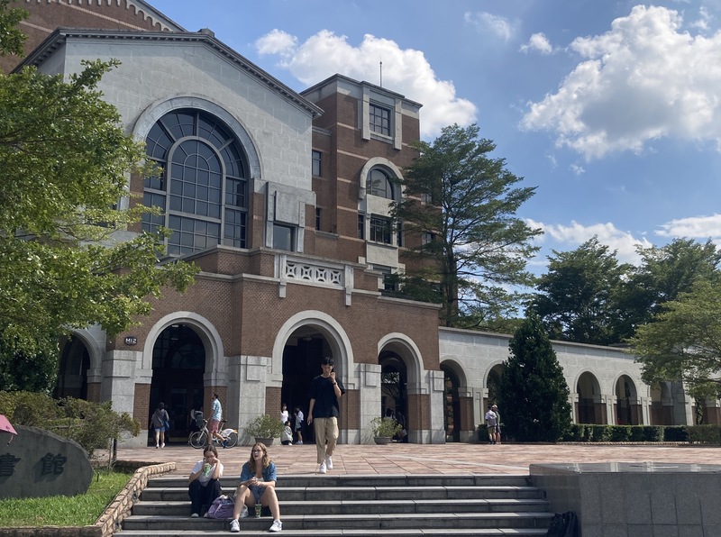 台灣的大學優勢在於其學術自由和多元包容性，允許學生在廣泛的學科領域內自由探索。圖為台灣大學校園一景。 (中央社資料照片)
