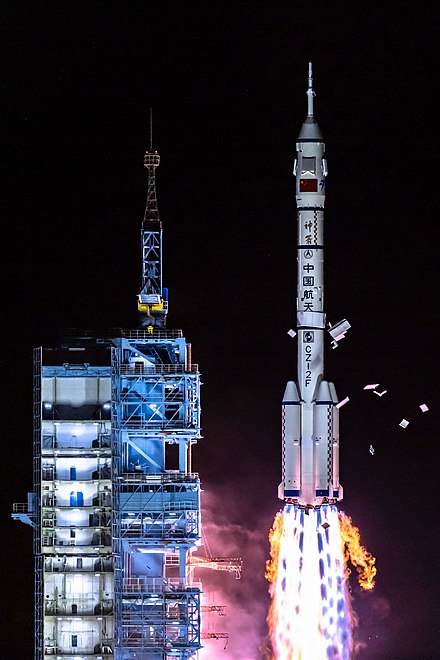 國防部9日表示，晚上7時23分，偵獲中共於四川西昌衛星發射中心，執行長征運載火箭搭載衛星發射任務。圖為長征二號F。(示意圖/維基百科)