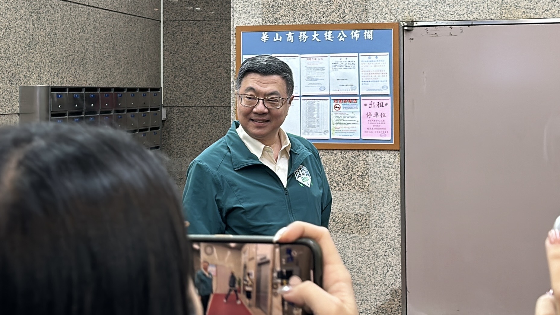 民進黨不分區立委提名委員會今晚召開會議，前民進黨主席卓榮泰對於名單未鬆口，強調還在整理中。(劉玉秋攝)