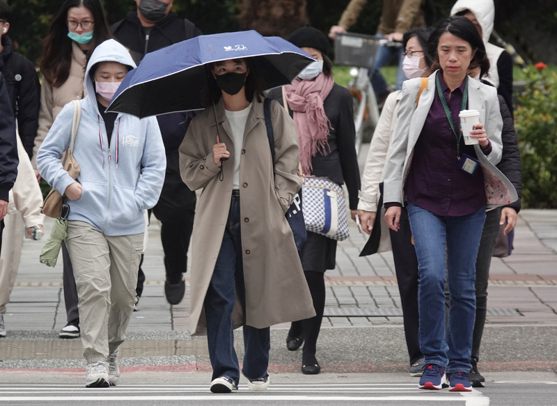 東北季風增強迎風面局部雨 北台灣轉涼冷。 (圖：中央社)
