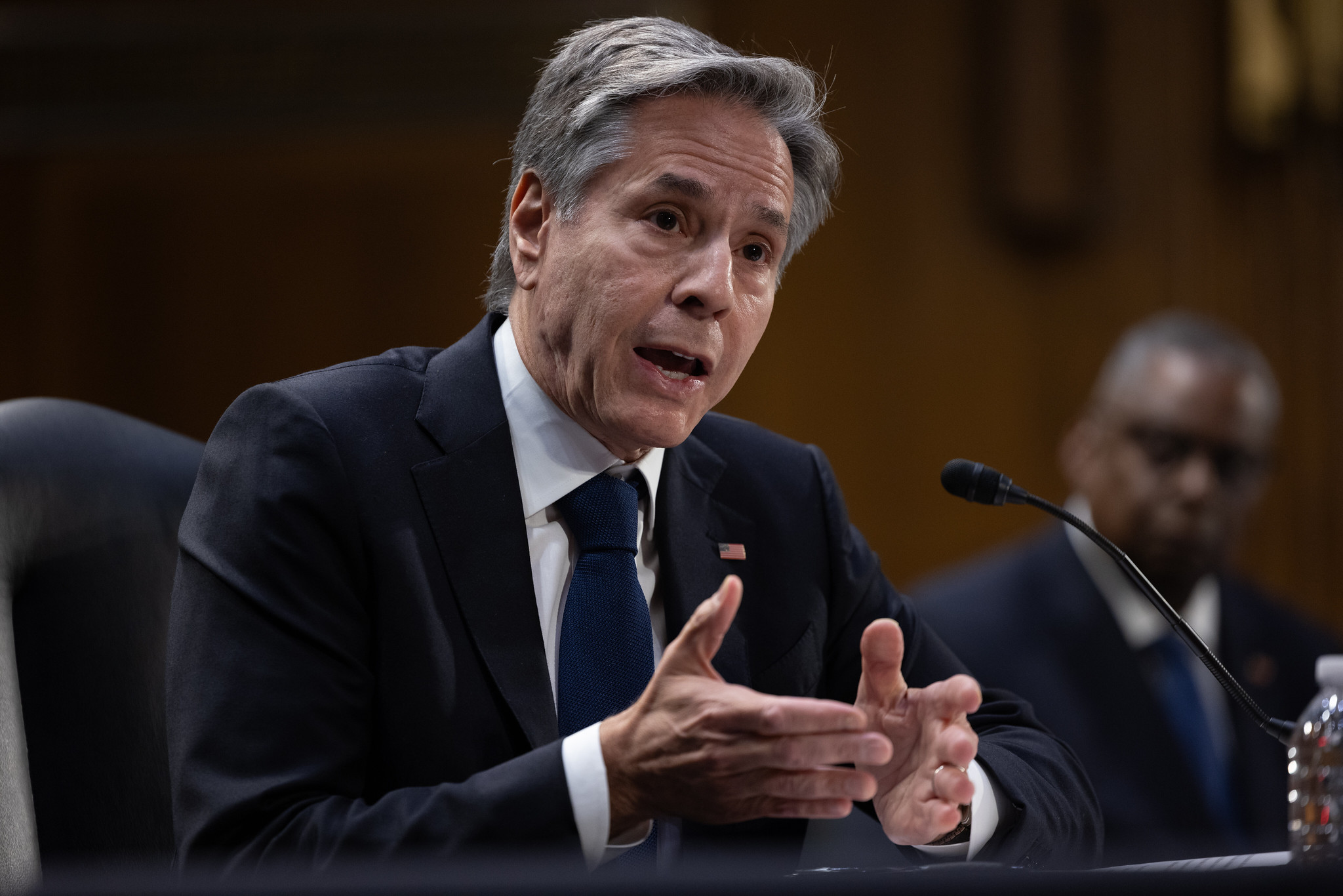 布林肯表示，他將敦促以色列政府「絕對有必要」採取更多措施保護加薩平民，並允許人道援助到達他們手上。 (圖:美國國務院)