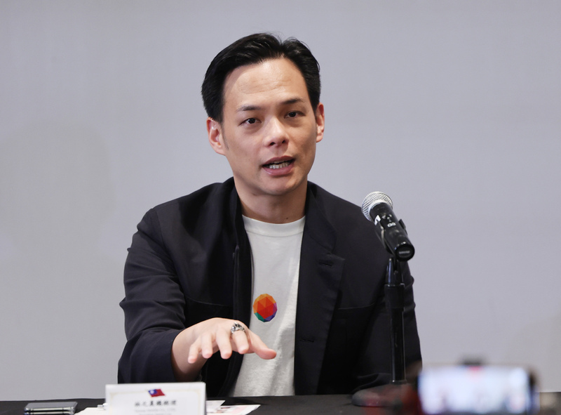 APEC經濟領袖與企業諮詢委員會(ABAC)代表對話在舊金山時間16日登場，圖為台灣ABAC代表台灣大哥大總經理林之晨出席會後記者會。(圖：中央社)