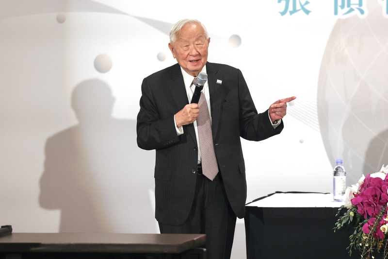 亞太經濟合作會議（APEC）舊金山峰會當地時間17日進入最後一天，台灣領袖代表張忠謀（圖）下午舉行國際記者會，回答媒體提問。 (圖：中央社)